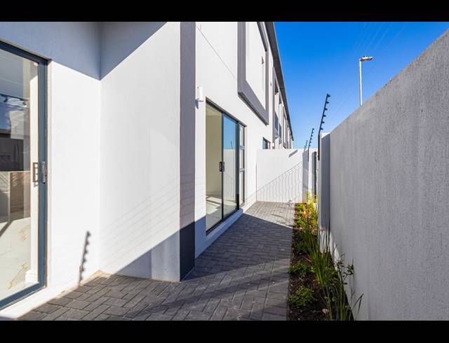 3 BEDROOM APARTMENT FOR SALE IN SANDOWN